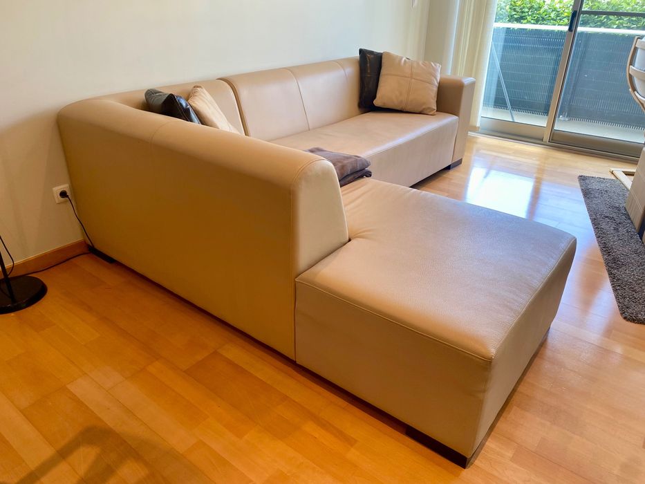 Sofá de canto com chaise longue 270 × 210 cm – Pele sintética bege