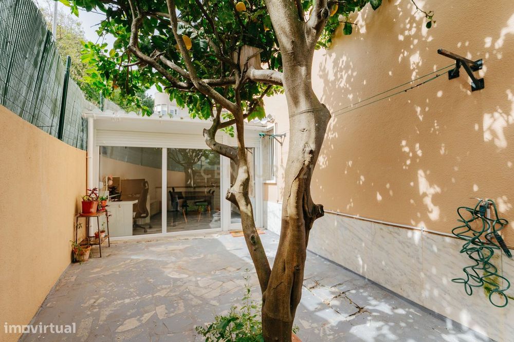 Apartamento T1+1 com estacionamento em Águas Livres, Amadora — Águas Livres, Lisboa