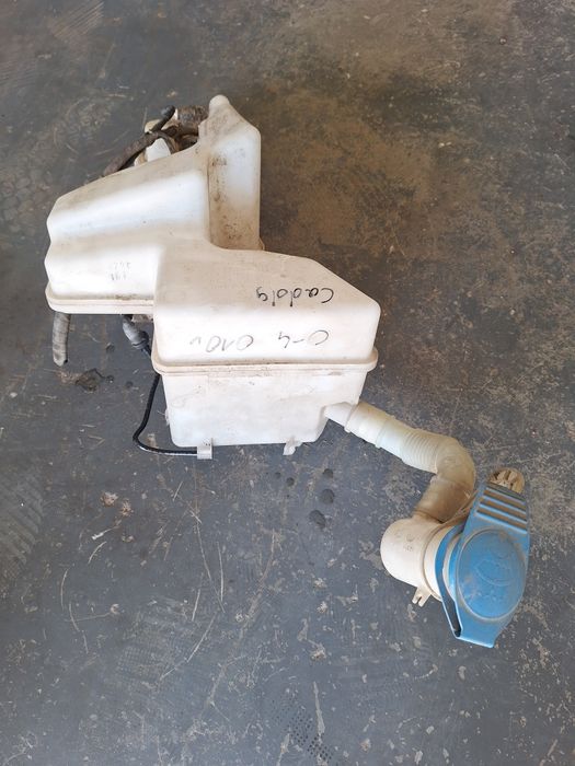 Zbiorniczek płynu spryskiwaczy VW Caddy 04-10r