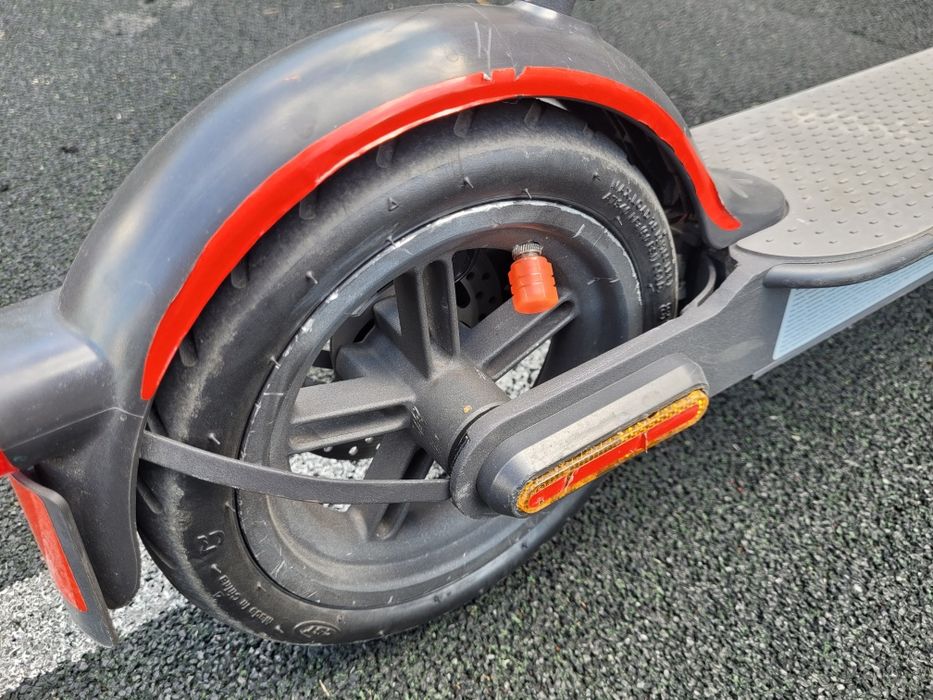 Продам самокат Xiaomi Mi Electric Scooter 1S