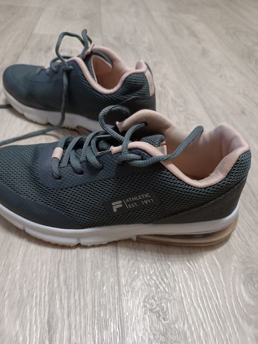 Кросівки дитячі р. 36, устілка 21.5 см