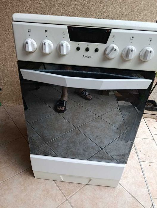 Kuchenka Amica z blatem ceramicznym
