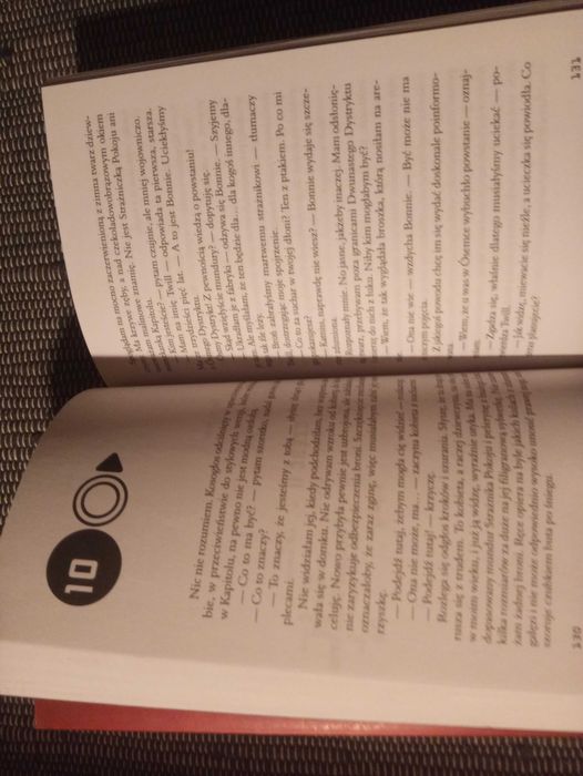 Książka pt. "W pierścieniu ognia" Suzanne Collins