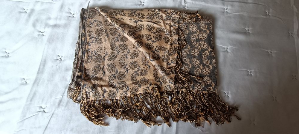 Várias Echarpes Novas