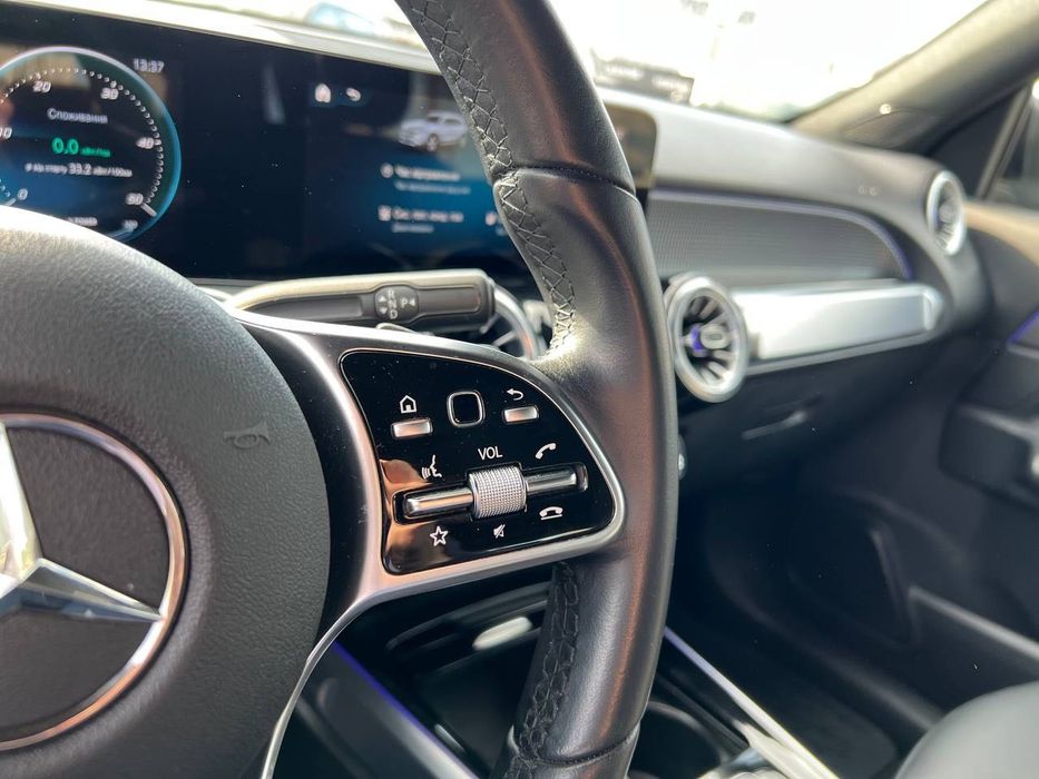 Mercedes-Benz EQB 250 2022 (модельний 2023) • 7 місць • Електро • До 420 км