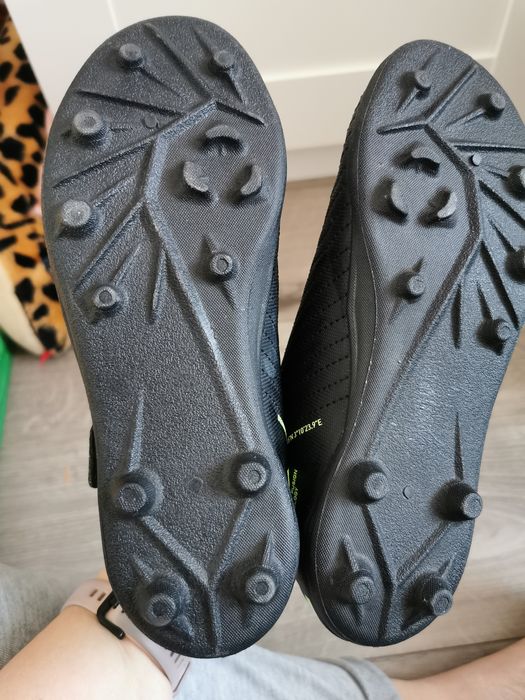 Buty piłkarskie dla dzieci w rozmiarze 34