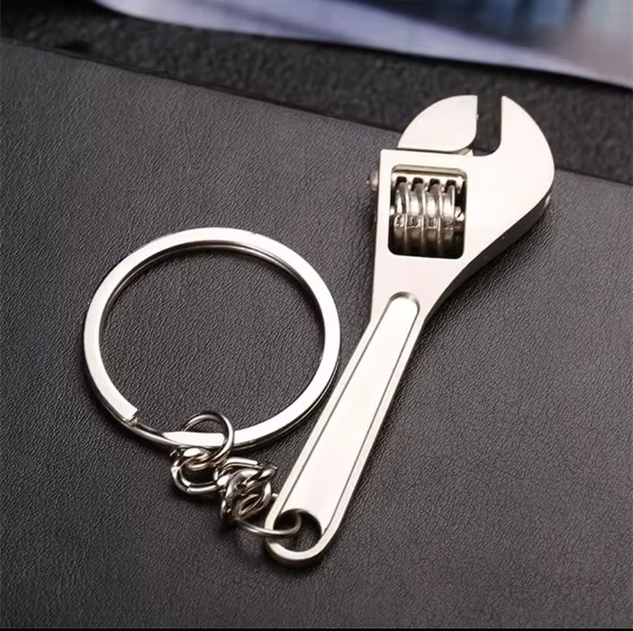 Nowy metalowy brelok