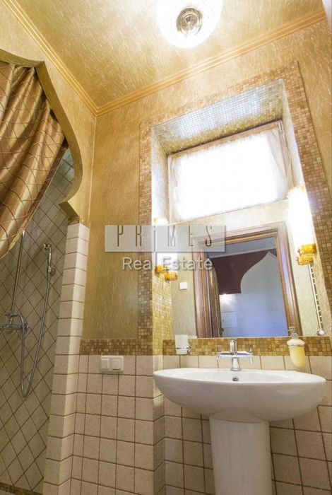 Оренда 5к будинку в англійському стилі, Романків, Генератор