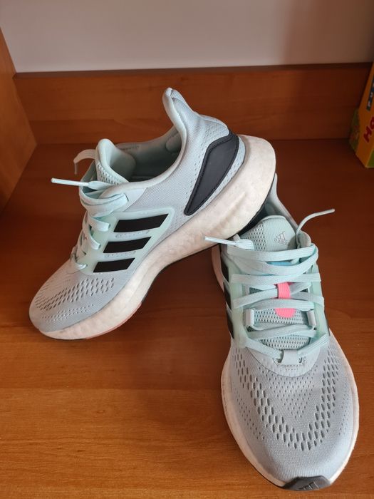 Buty dla kobiet. Adidas pureboost