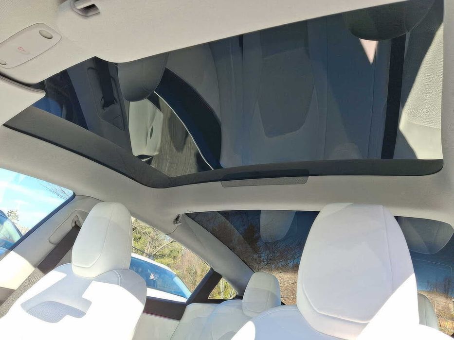 Tesla Model 3      2024