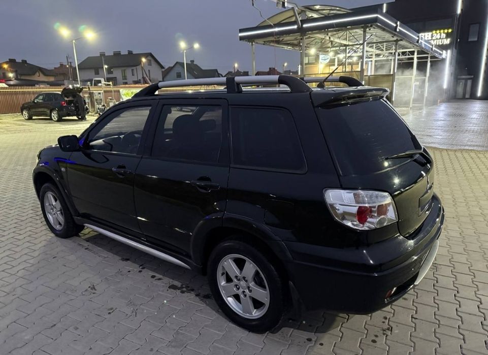 Міцубісі Аутлендер 1 покоління