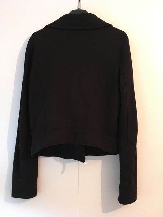 Casaco preto com bolsos