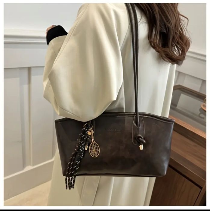 Нова сумочка з брелоком