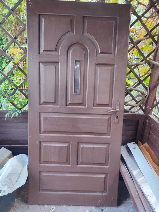 Drzwi zewnętrzne drewniane