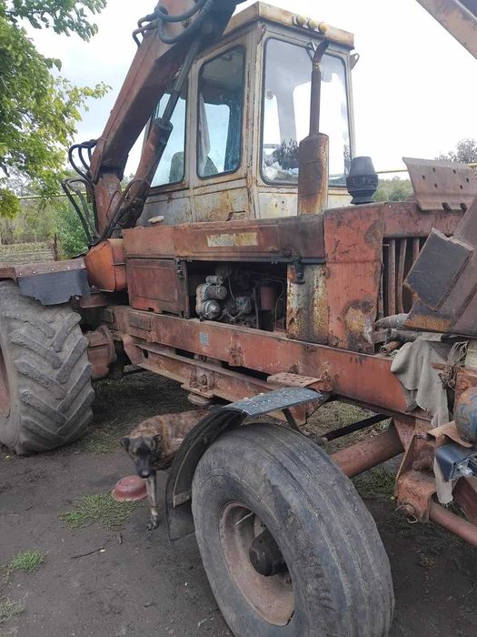 Трактор-навантажувач Карпатець