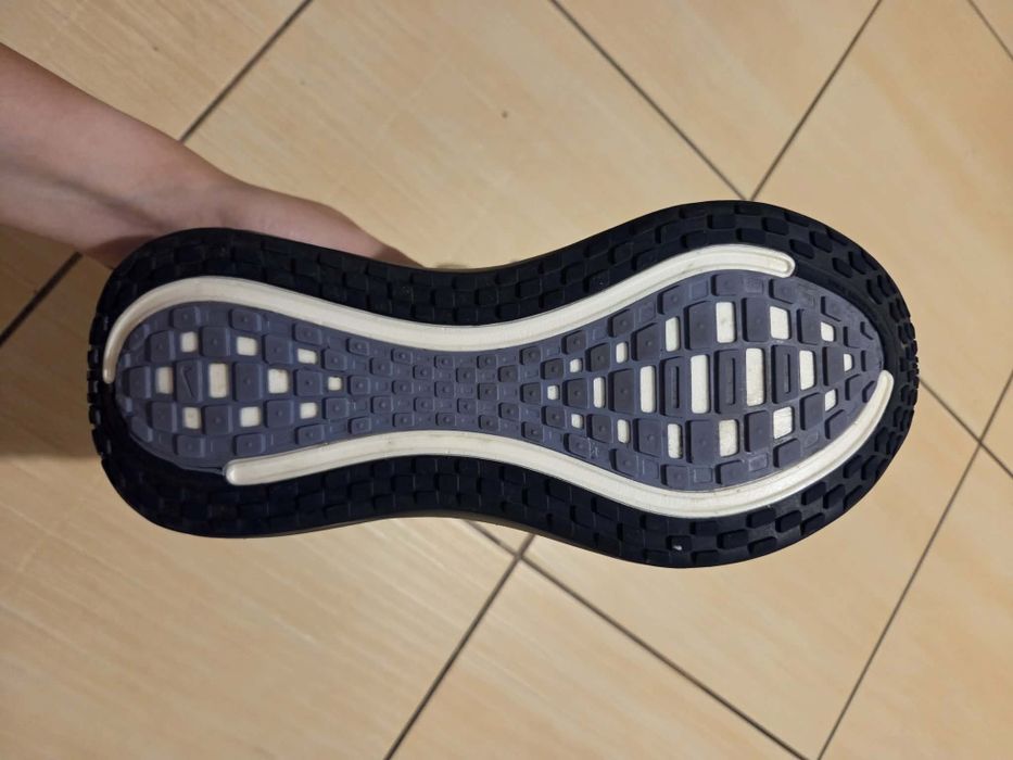 Buty Nike Vomero Plus 42.5