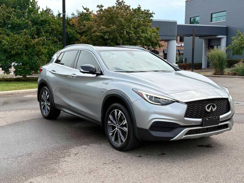 Infiniti QX30 Luxe      2019