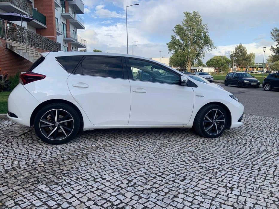 Toyota Auris ,Hibrido ,com caixa automática, 27050km.