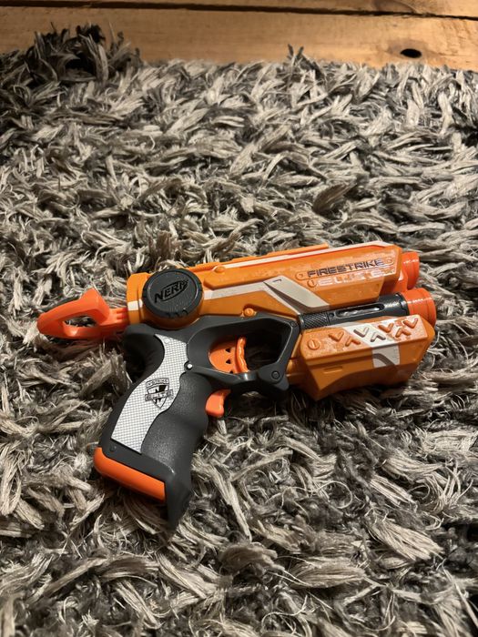 Zestaw pistoletow nerf + strzalki