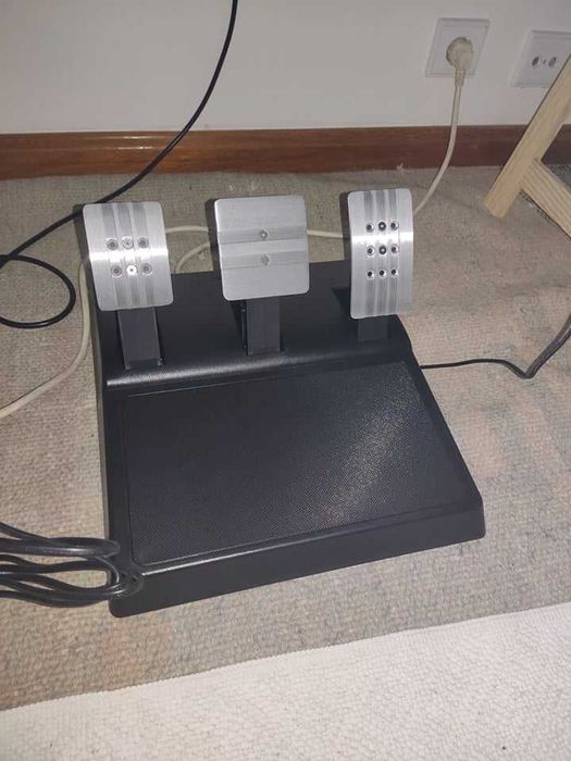 Simulador com volante Thrustmaster T300 RS GT Edition  PS5/PS4/PS3/PC