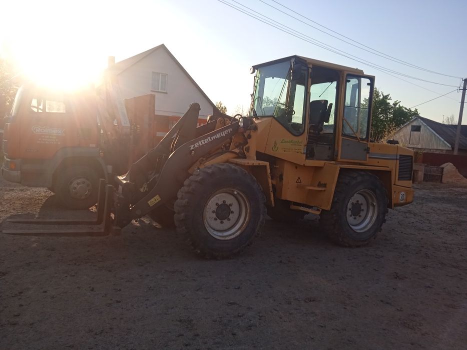 Фронтальний навантажувач.розмитнений.