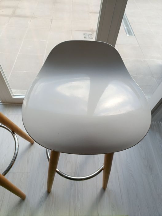 5 Cadeiras Altas Design + 2 Prateleiras | Excelente Estado.......