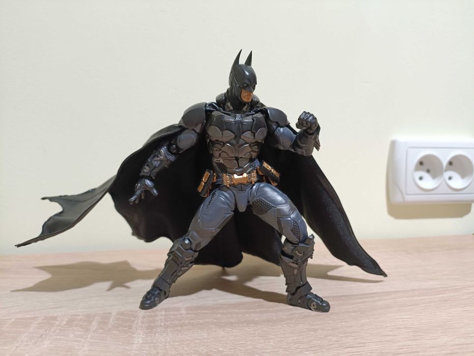 Подвижная фигурка  Бэтмен. Revoltech.