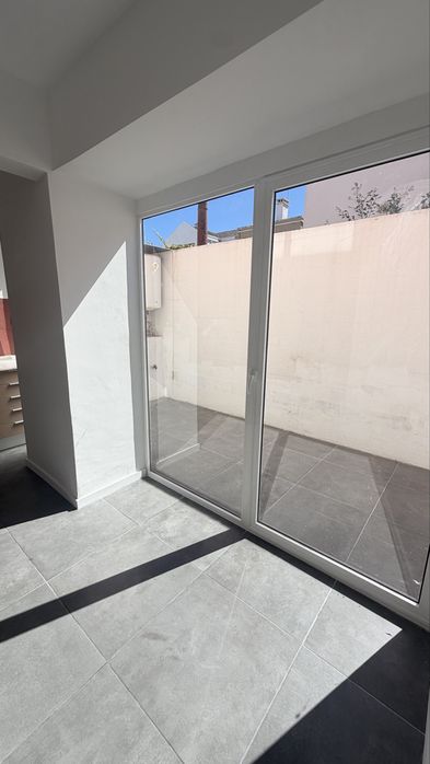 Apartamento T2 no Barreiro com lugradouro