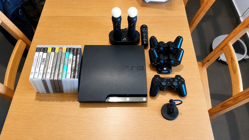 PlayStation 3 Slim + PS Move + 3 Comandos + 10 Jogos – Pack Completo