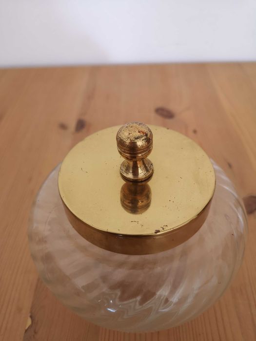 Candy box with golden lid423212239909693444