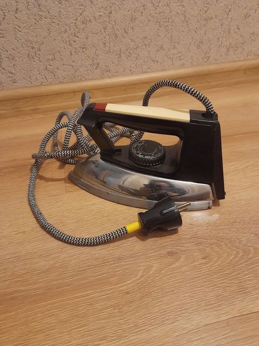 Żelazko predom dezamet  235