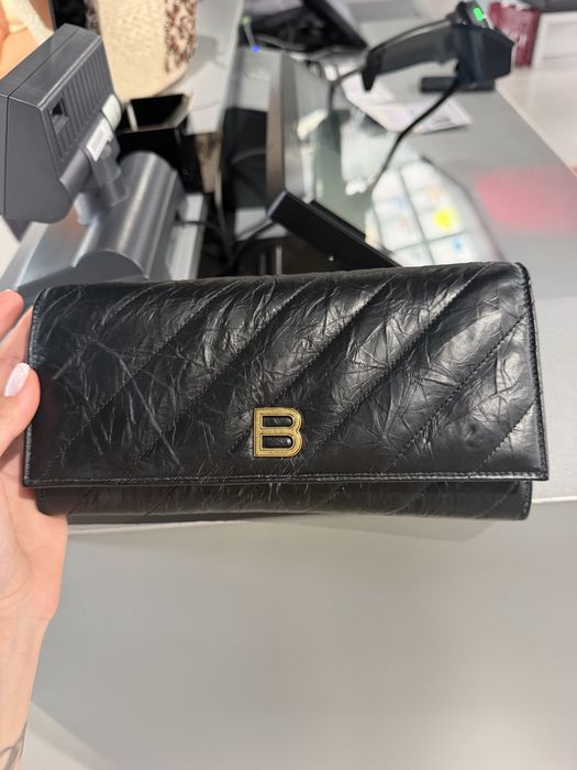 Women crush wallet on chain Balenciaga