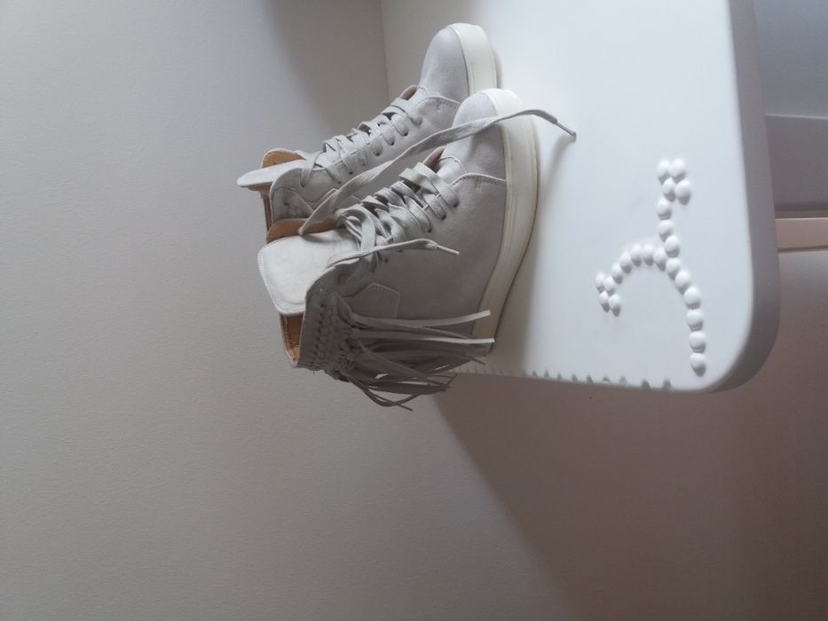 Tenis com salto cinzentos nr. 37