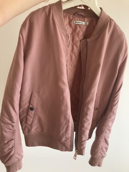 Różowa bomberka Stradivarius