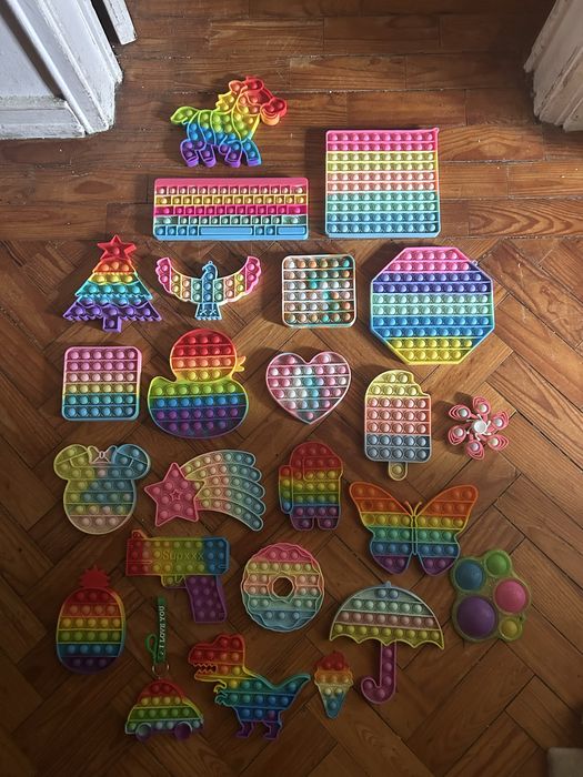 Fidget toys e malas em ótimo estado.
