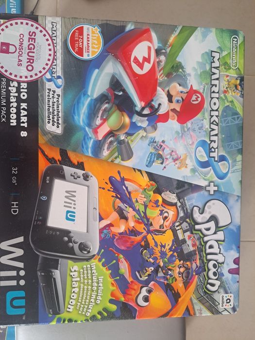 Nintendo Wii U com jogos e outros itens.