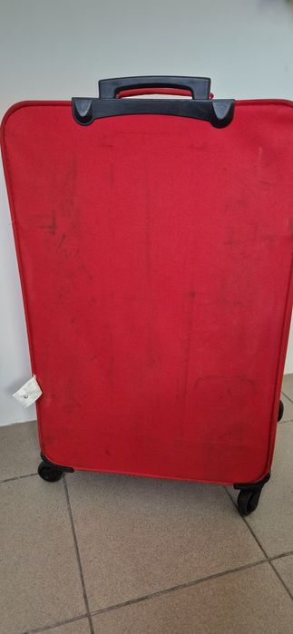 Walizka podróżna czerwona na 4 kółkach materiałowa