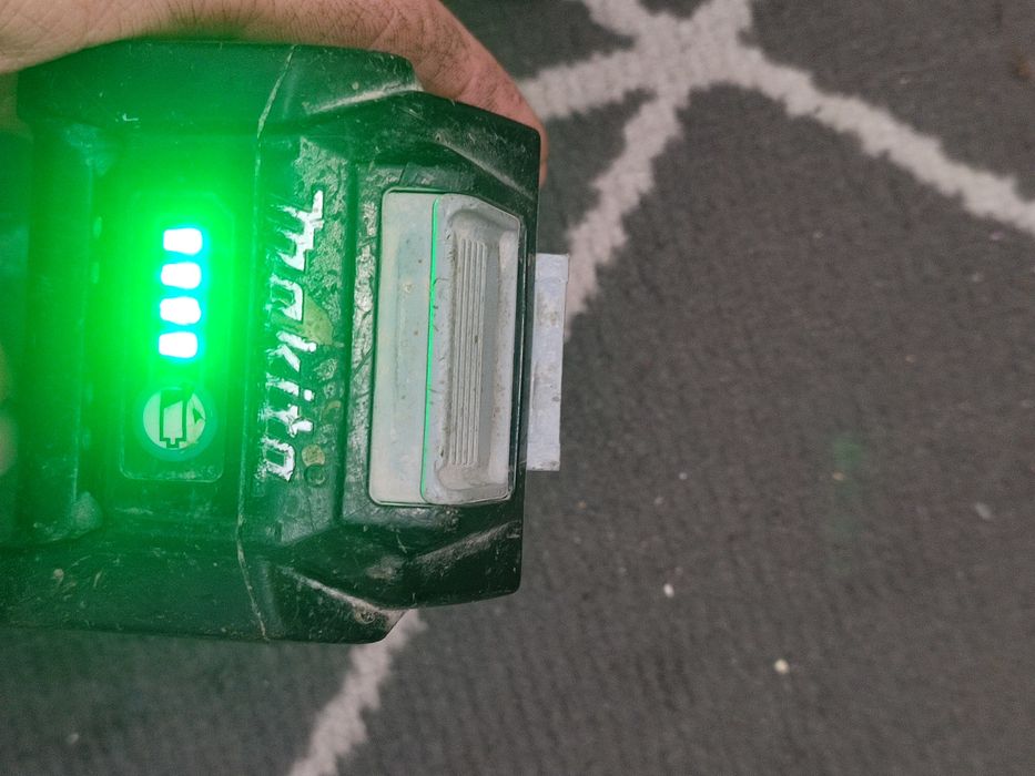 Продам батарею makita 40 в 4а і 2а