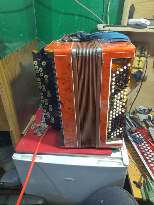 Продам баяни  різні тюнер сейко