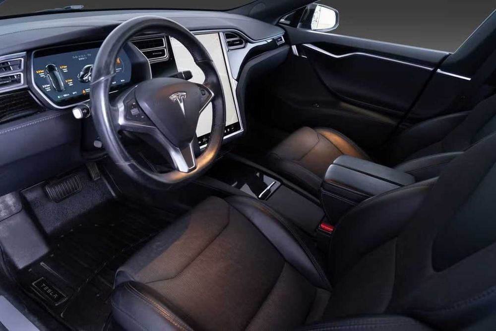 Tesla Model S 100D 2018 року з Європи