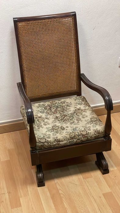 Cadeira de balanço antiga