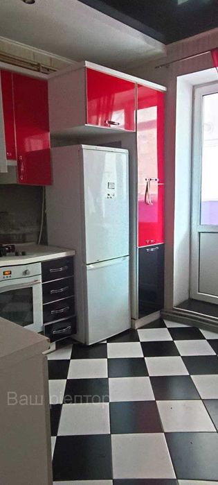 Продам 1к кв пр-т Свободи з А\О 2поверх!