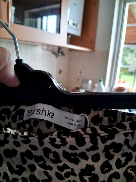 Saia Breskha,com top H&M.