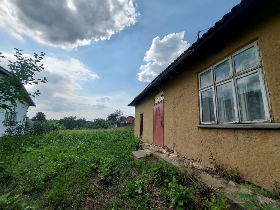 Будинок під знесення з гарною ділянкою під забудову