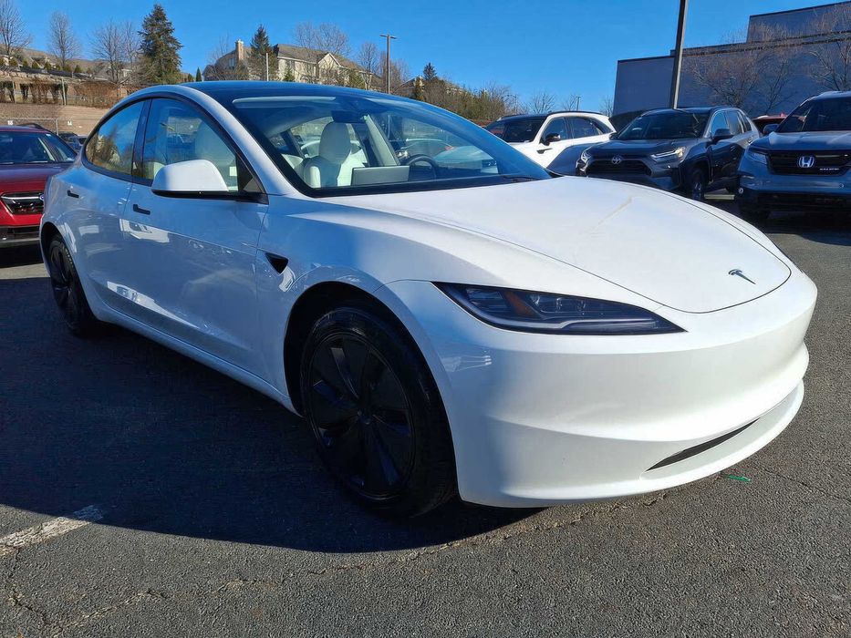 Tesla Model 3      2024
