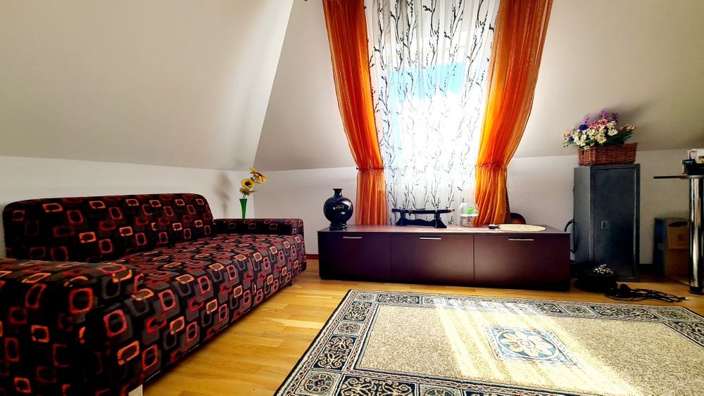 Будинок з басейном і гаражем на 2 авто