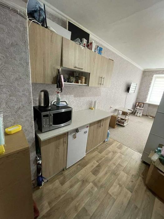 Кімната в гуртожитку з власним кухонним блоком