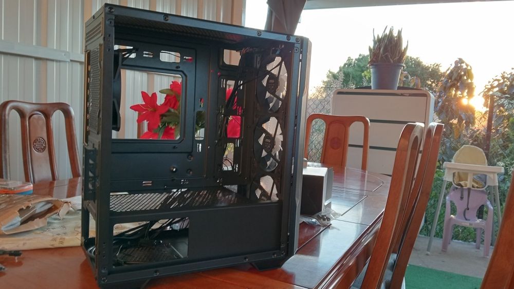 Gabinete MSI MAG Forge M100A + 4 Fans ARGB (como novo)