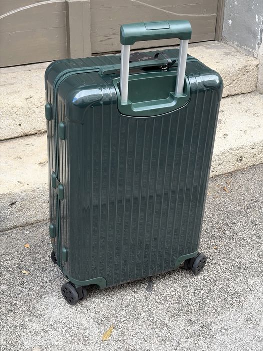 Валіза Rimowa essential medium  gloss green /Check- in M/валіза Rimowa в наявності