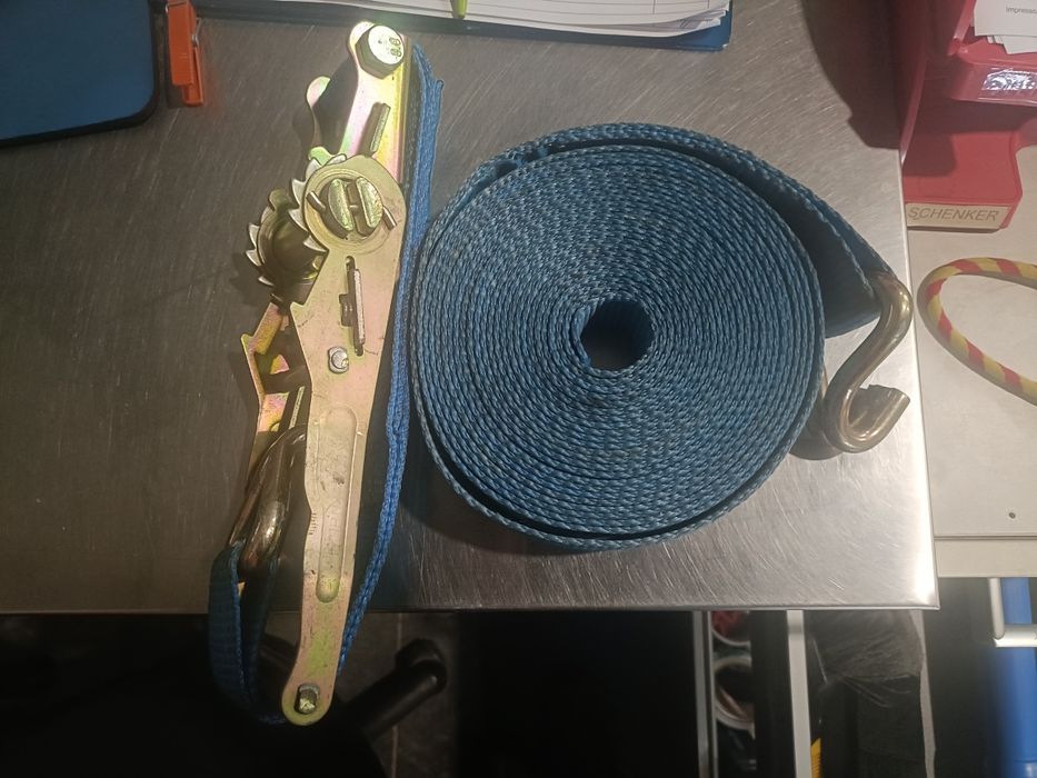 Cinta e roquete de camião